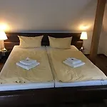 酒店 斯塔德特沃德酒店 3*