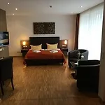 斯塔德特沃德酒店 3*