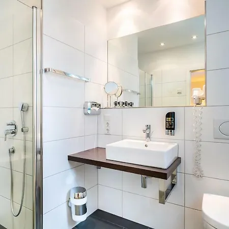 호텔 Schroeders Stadtwaldhotel 3*