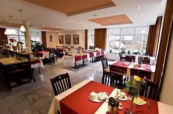 מלון Schroeders Stadtwaldhotel טרייר