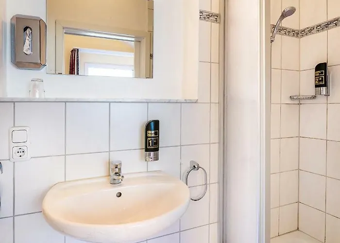 Schroeders Stadtwaldhotel מלון 3*