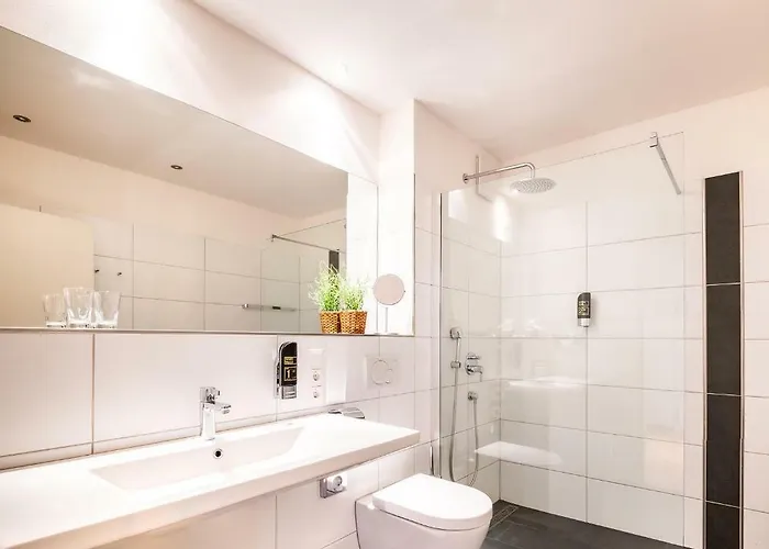 Schroeders Stadtwaldhotel מלון 3*